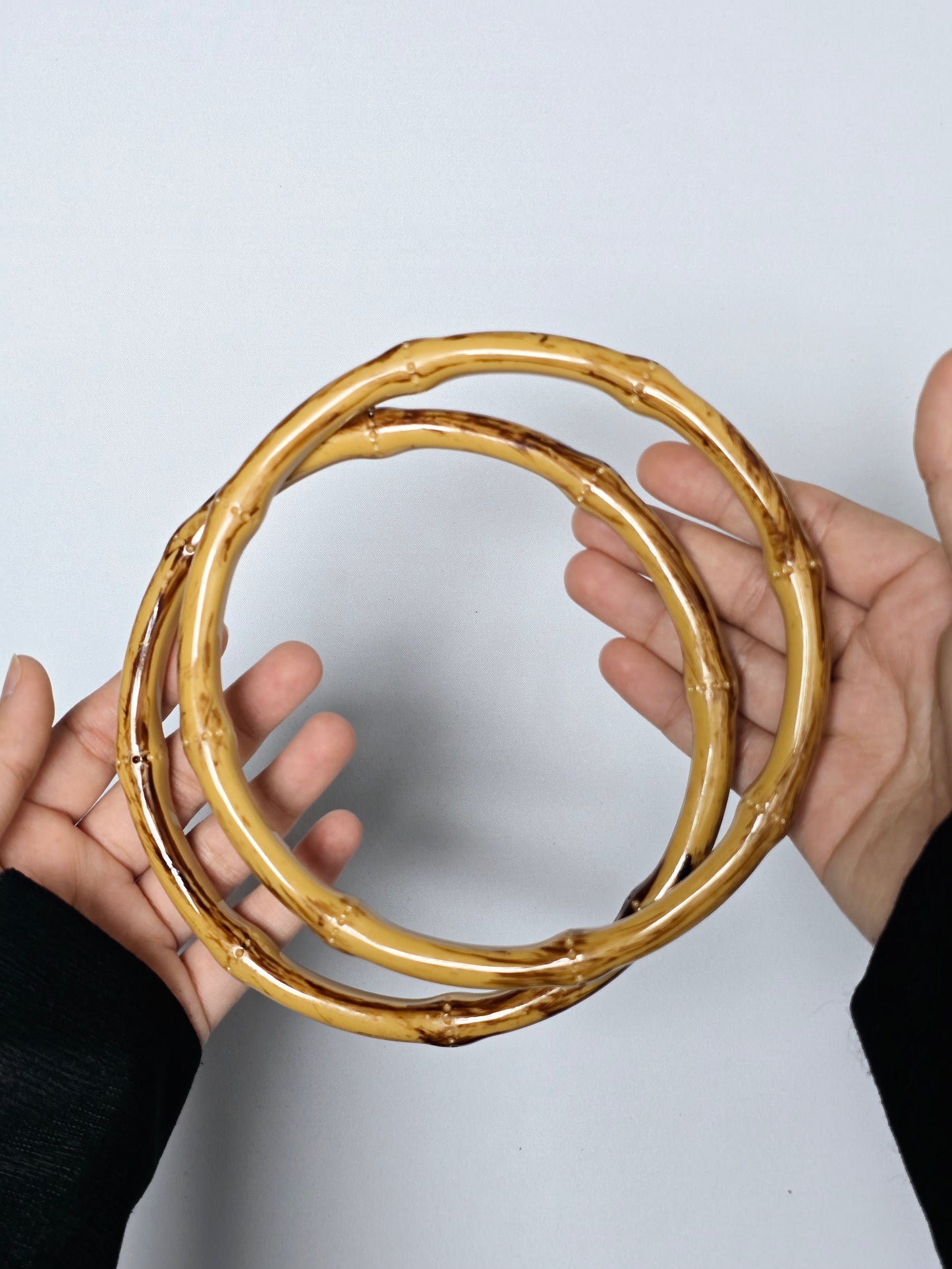 فريم خشب مدور كبير